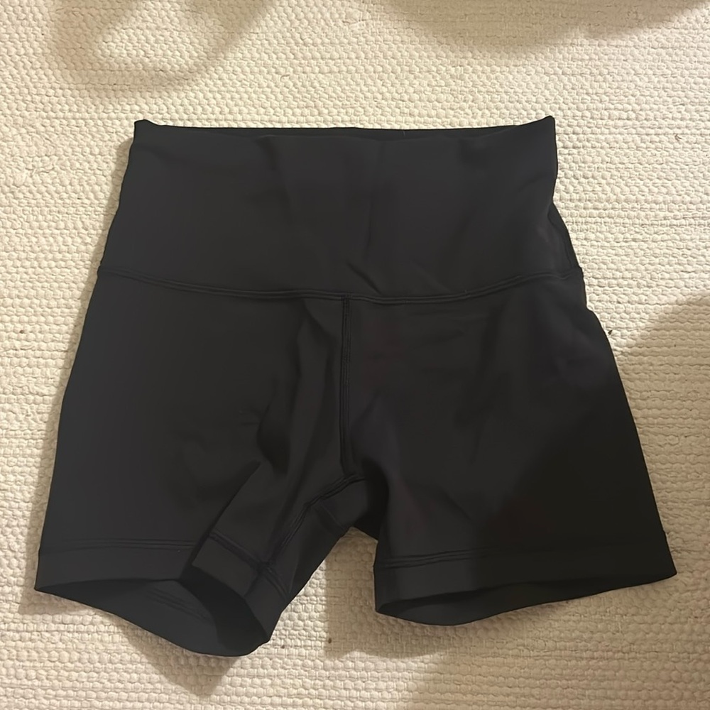 Lululemon size 6 biker shorts